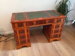 Dieser schreibtisch mit seinem unverwechselbaren drehbaren design kann in einen eckschreibtisch umgewandelt werden, um verschiedenen raumaufteilungen zu entsprechen. Schreibtisch Englisch Stil Ebay Kleinanzeigen