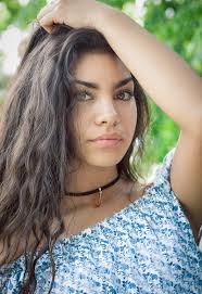 For best results, a slightly darker base with lighter highlights framing your face can. Women Long Hair Dark Hair Necklace Face Brunette Brown Eyes Hd Mobile Wallpaper Peakpx