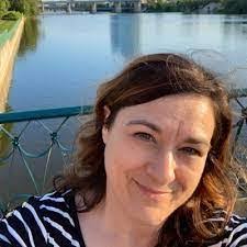 Beth Kachel's Instagram, Twitter & Facebook