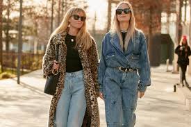 People kvetch in group chats and twitter threads that digital shows are not as good as the real thing—and that the real thing is not as good as it used to be. Fashion Trend So Tragen Wir Unsere Jeans 2021 Brigitte De