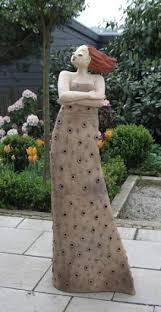 Gartendeko aus beton selber machen heimwerker de. Gartenfiguren Margit Hohenberger Keramik Kunst