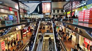 Bien choisir son horaire pour éviter de faire la queue grâce à nos tableaux d'affluence pour primark euralille. Lille Westfield Euralille Rouvre Largement Des Ce Lundi
