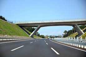 高速道路の最高速度が120キロなのに、それ以上にクルマのスピードが出る理由：高根英幸 「クルマのミライ」（1/4 ページ） - ITmedia  ビジネスオンライン