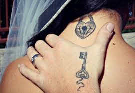 43 Ideas Nuevas De Tatuajes De Amor Para Parejas Enamoradas Key Tattoo Designs Matching Tattoos Key Tattoos