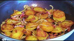 Aus welchem grund möchten sie sich die bratkartoffeln design heißluftfritteuse überhaupt zu eigen machen ? Bratkartoffeln Aus Gekochten Kartoffeln Mit Speck Zwiebeln So Werden Bratkartoffeln Immer Knusprig Youtube
