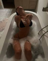 Paige Insco on X: Bath time? t.corRdLY3n0WR  X