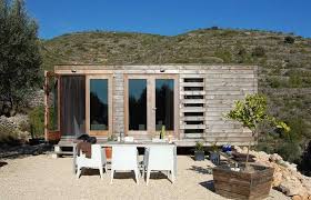 Cette Petite Maison Prefabriquee En Bois De 51m2 A Ete Construite En 10 Jours Planete Deco A Homes World En 2020 Maison Prefabriquee Maison Prefabriquee Bois Prefabrique