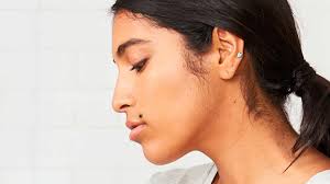 How to Shave Your Face and Eyebrows to Avoid Irritating Your Skin