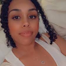 Tanisha Bennett's Instagram, Twitter & Facebook