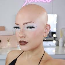 Lesley Souza's Instagram, Twitter & Facebook