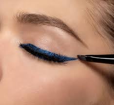 How to Apply Eyeliner Like a Pro -