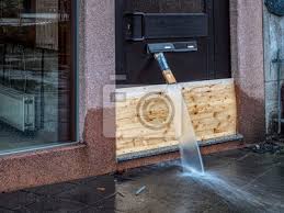 Ob ein undichtes dach, eine verstopfte regenrinne. Wasserschaden Im Haus Hochwasser Uberschwemmung Fototapete Fototapeten Mosel Wasserschaden Kritisch Myloview De