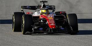 Lewis Hamilton enfrenta um desafiador cronograma da Ferrari, enquanto a equipe admite que “ninguém está satisfeito” com a nova contratação.