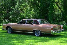 Absolutely Beautiful 1978 Lincoln Town Car In Crystal Apricot Moondust With Cordovan Coach Roof And Cordovan Lincoln Town Car Lincoln Continental Lincoln Cars