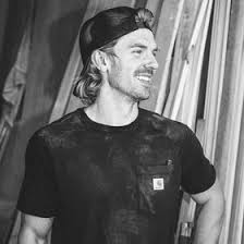 Recessed lighting makes a room feel bigger because it actually takes up less visual space in the room. Christopher Fidler Chrisfids Profile Pinterest