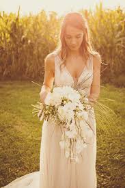 Tania Und Francescos Rustikale Hochzeit Inmitten Der Natur In 2020 Hochzeitskleider Spitze Kleid Hochzeit Rustikale Hochzeit