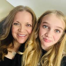 Melissa Sweatt's Instagram, Twitter & Facebook