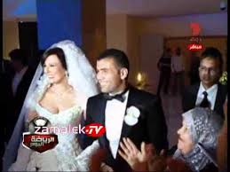 حالة من الجدل أثارتها يارا نعوم، زوجة عماد متعب نجم الأهلي السابق، بعد اتهامات بالعنصرية والتنمر، لرفضها نزول مربية أطفال إلى حمام السباحة بأحد منتجعات الغردقة. ÙØ±Ø­ Ø¹Ù…Ø§Ø¯ Ù…ØªØ¹Ø¨ ÙˆÙŠØ§Ø±Ø§ Ù†Ø¹ÙˆÙ… Youtube