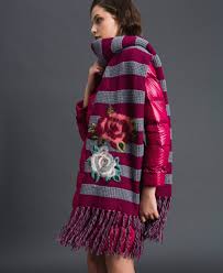 An elastic waistband holds it in place. Striped Knit Scarf With Embroidery And Fringes Woman Patterned Twinset Milano