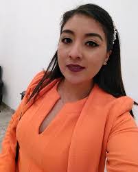 Kari Espinoza's Instagram, Twitter & Facebook