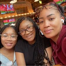 Zindy Davis (@zindy.davis) • Facebook