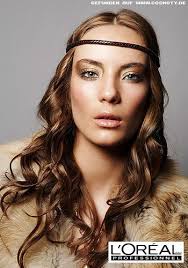 Haarband haare eindrehen einfache haarband frisur kurze haare. Frisuren Bilder Wellen Im Hippie Look Mit Haarband Frisuren Haare