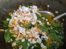 Hidangan kekinian yang digemari oleh banyak kalangan dan dapat dikreasikan dengan bahan hewani lain seperti ayam, ikan, dan cumi. Udang Goreng Butter Dan Telur Masin Yang Terlajak Sedap Azie Kitchen