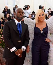 If you're wondering who kourt's husband is, she's never been married! Kris Jenner Boyfriend Age And Net Worth Who Is Corey Gamble Kris Jenner Kris Jenner Style Jenner