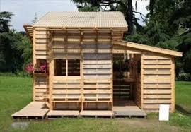 Suivez en quelques étapes comment vous pourrez construire votre propre pergola en bois. Construire Une Cabane En Palette La Bonne Idee Ou Pas