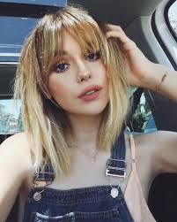 Modern Brigitte Bardot Style Curtain Bangs Are Parted In The Center You Can Keep Them Shorter At Eyebrow Length Or Long Frisuren Haar Pony Styling Kurzes Haar