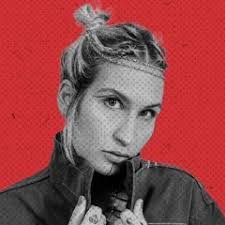 Mari Anna's Instagram, Twitter & Facebook