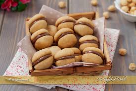 Ecco 10 ricette veloci per un menù facile (antipasti, primi, secondi e dolci) adatto anche ai meno esperti in cucina e a chi è sempre di corsa! Baci Di Dama Alle Nocciole