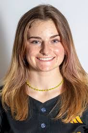 Elisa Rue's Instagram, Twitter & Facebook