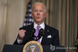 아웅산 수치 고문 구금 중 총선 부정 의혹을 받고 있는 미얀마 실권자의 아웅 산 수 치(aung san suu kyi) 미얀마 국가고문이 구금 중이라고 1일(현지시간) 로이터통신이 보도했다. Sou8dekswvaeym