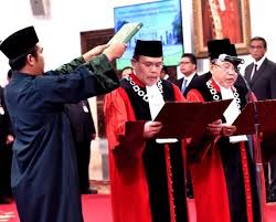 Circular no 055/2019 dated 22 mar 2019. Ini Profil 9 Hakim Mk Yang Di Sidang Sengketa Pilpres 2019