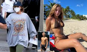 Instagram model and OnlyFans model, 22, is arrested for STABBING her  boyfriend in the back | Daily Mail Online