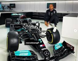 Formula 1 hamilton signs new deal. These Are The Favorites For The Upcoming F1 Season