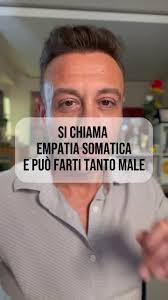 L’empatia somatica è un dono raro, ma senza consapevolezza può diventare un  peso insostenibile., Significa sentire nel corpo ciò che gli altri provano:  tensioni, ansia, tristezza, rabbia. Anche se non ...