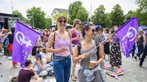 08:16:00 eine kurze einschätzung zum frauenstreiktag. Aktionen Am Frauenstreiktag Von Der Klitoriswanderung Bis Zur Pause Im Liegestuhl News Srf