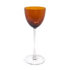 Une bague cabochon signature de baccarat france dans une couleur bleu glace transparente très claire avec un bord doré. Verre Perfection Cristal Orange Baccarat Vessiere