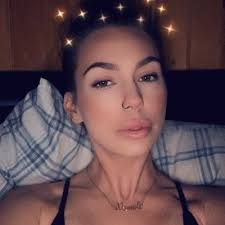 Danielle Gorman (@Cest_laDee)