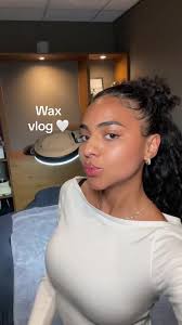 Wax vloggieee bij @House Of Luminous 🤍☁️ Girls als jullie nog niet waxen  (vooral in de zomer), geloof me its a game changerrrr🫶🏽 Dus als je opzoek  bent naar een wax salon in Amsterdam, kan je hier ...