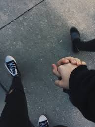 Grunge Tumblr Love Photography Aesthetic Holdinghands Couple Relationships Relationshipgoals Gambar Pasangan Lucu Gambar Teman Fotografi Orang
