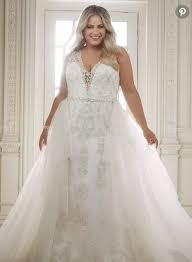 Ideas for second wedding decor, shoes and accessories, helpful tips for planning, wedding dresses perfect for women over 40 and 50. Wedding Gift Second Marriage Over 50 Second Wedding Dress Over 50