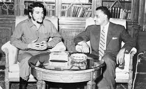 Zahlreiche bilder, gedichte, theaterstucke und filme bezeugen diesen prozess, der sich fleissig traditioneller motive aus der christlichen ikonographie bedient. Che Guevara