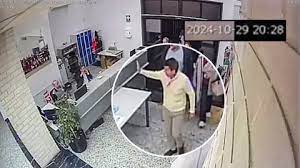 La Generalitat difunde la imagen de Mazón entrando al Cecopi el día de la  DANA