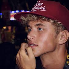 Cara MacKenzie (@_caraMacK)