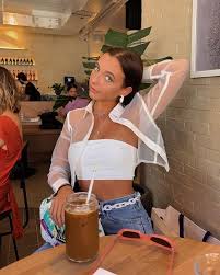 Emma Chamberlain Coffee Cute Outfits Poses Fashion
