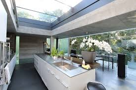 I love how the home opens up seamlessly to the small triangle pool. House With Glass Roof Whaciendobuenasmigas