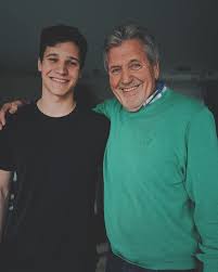 Das beunruhigte vor allem seine fans. Hallo Opa Wennichgrossbinwerdichauchsocool Familyfirst Happygrandpa Danke Wincent Weiss Wincent Weiss